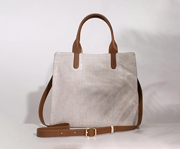 High-quality white jute bags that are eco-friendly and perfect for everyday use and gifting.