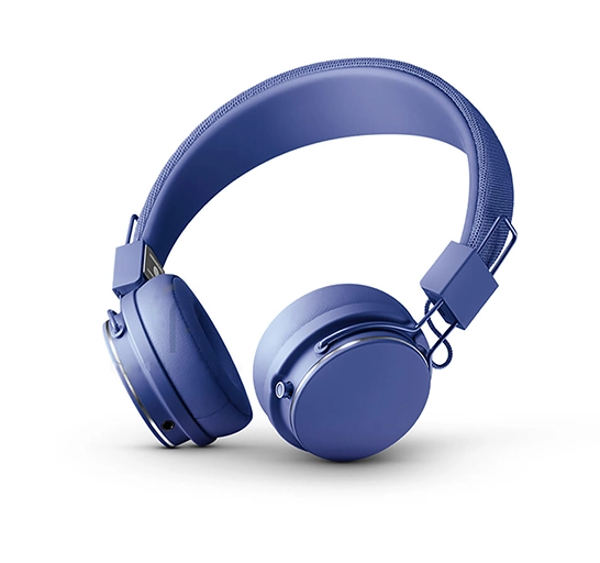 Expert editing of blue headset product image, enhancing quality for professional commercial use.